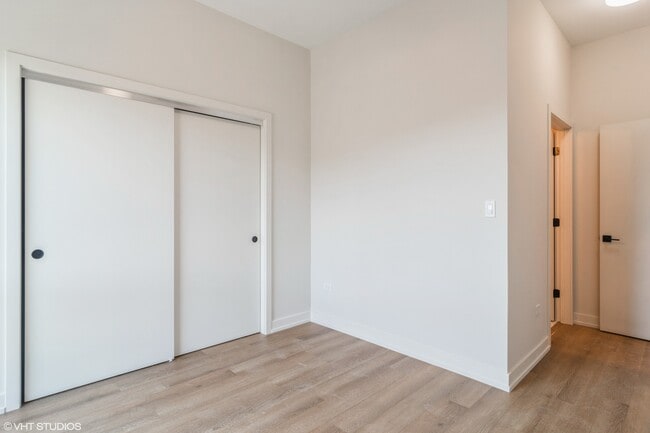 Building Photo - 1775 N Clybourn Ave