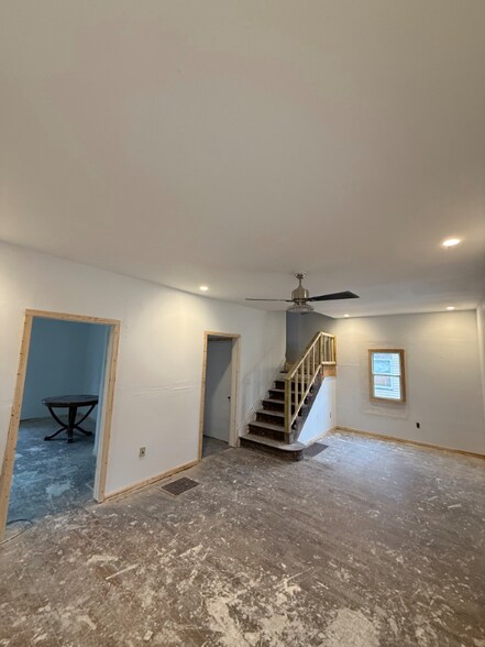 Building Photo - 327 E Stuart Ave