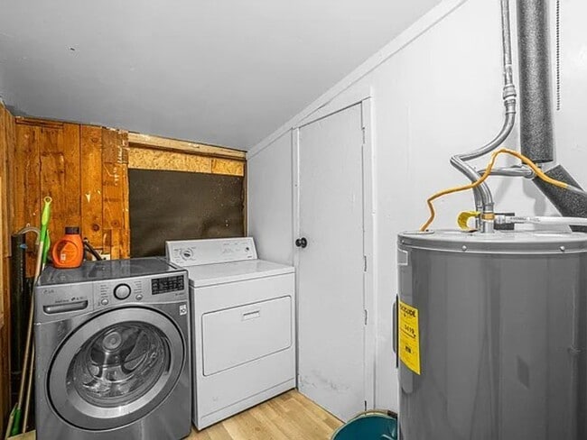 Building Photo - MOVE-IN SPECIAL!! Get 50% off your first m...