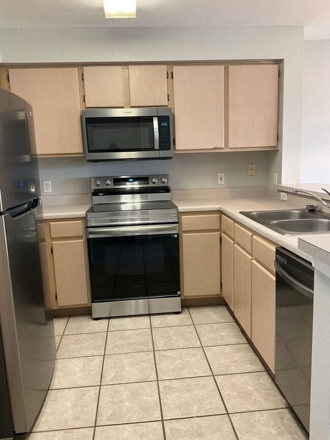 Building Photo - Available now!  Gated Community in Hunters Creek, Audubon Villas!