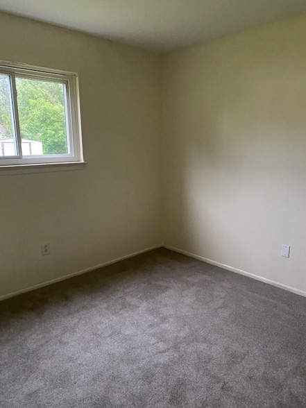 Building Photo - 8075 Oak St