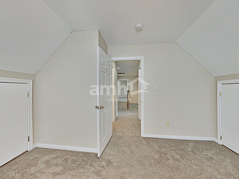 Building Photo - 4301 Aylesbury Dr