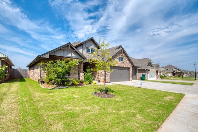 Building Photo - 3905 Palmetto Trail