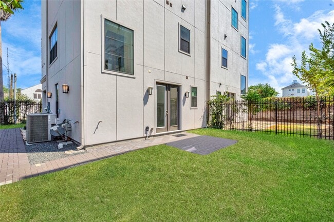 Building Photo - 5735 Winsome Ln