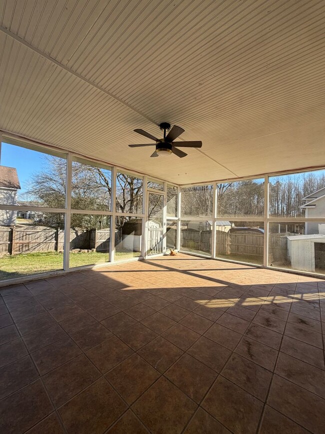 Building Photo - 3 bed | 2.5 bath | 2,630 sq ft