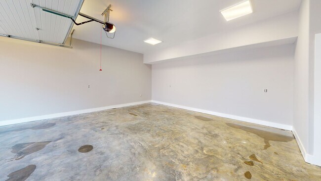 Building Photo - $1655/Bedroom |8BR Townhome in Fort Sander...