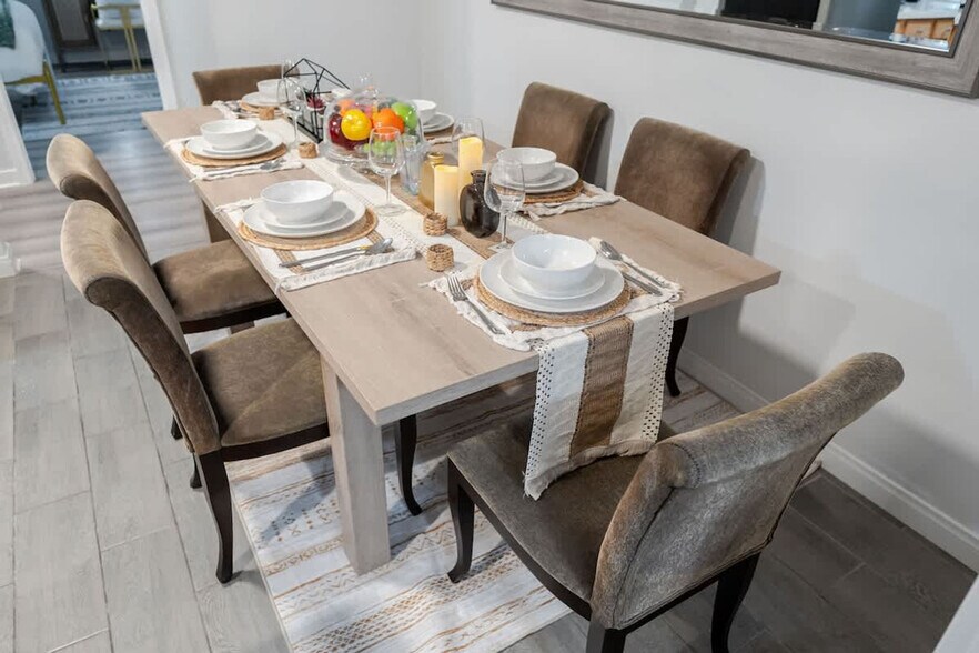 Building Photo - 4989 Randlett Dr