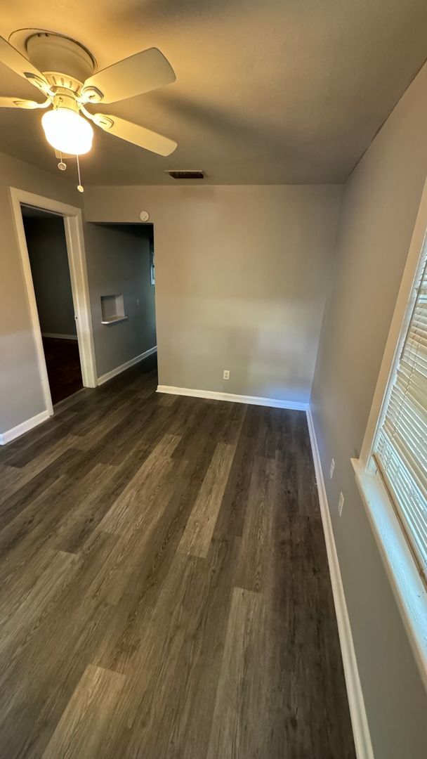 Building Photo - Cozy 2/1 For Rent! Ask About Our Move In S...