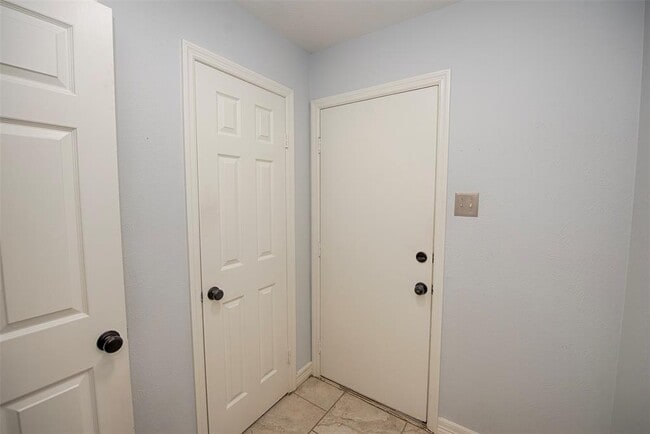 Building Photo - 2030 Cutter Dr