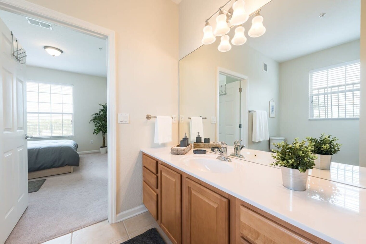 Building Photo - 4102 Breakview Dr