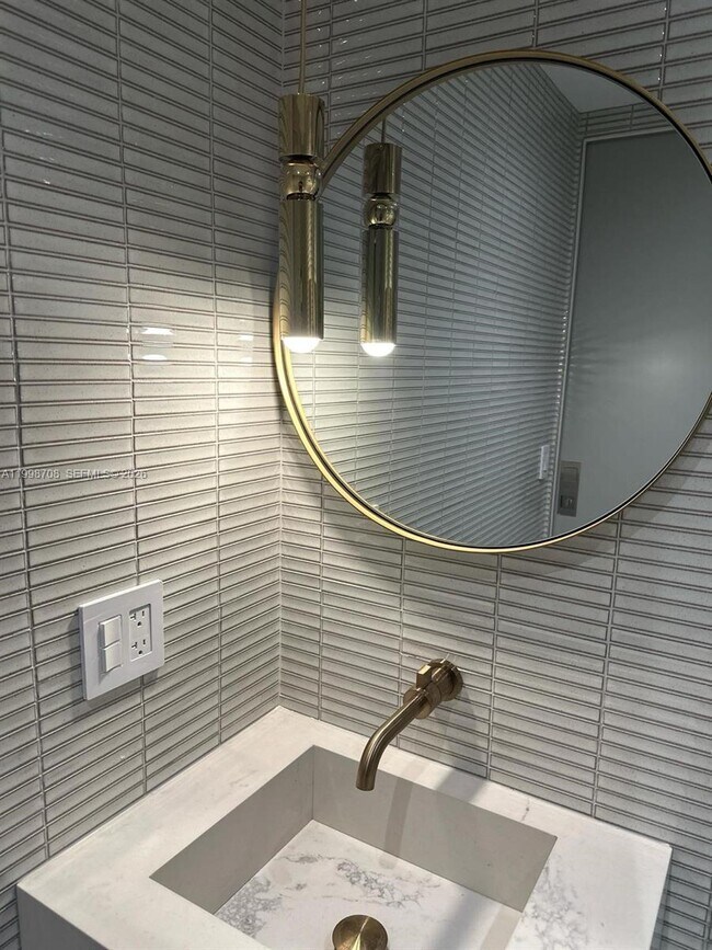 Building Photo - 737 Crandon Blvd