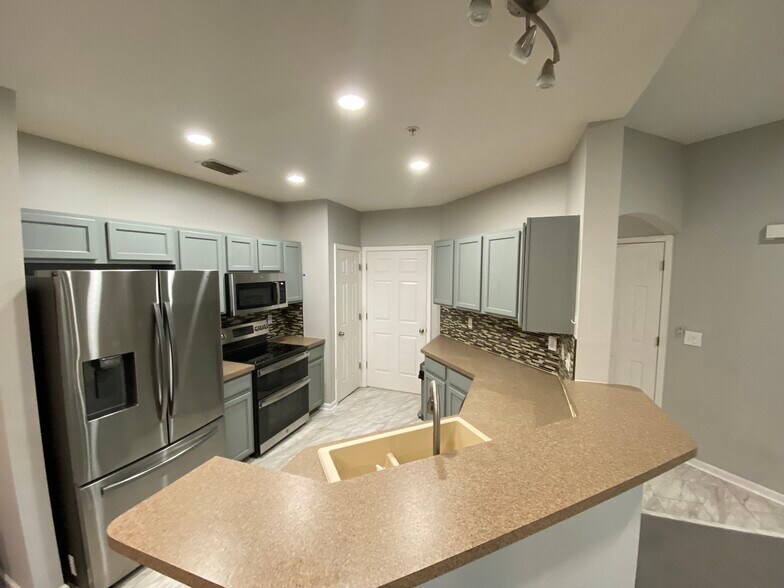 Kitchen1 - 785 Oakleaf Plantation Pky
