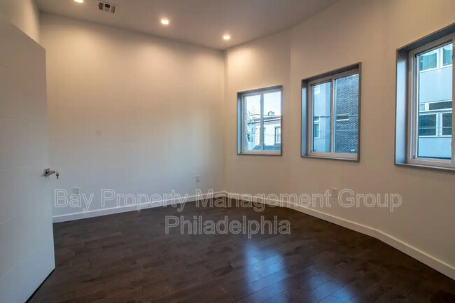 Building Photo - 2028 E Fletcher St