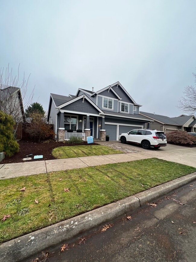 Building Photo - 3+ -Bedroom 3-Bathroom West Eugene Stunner!