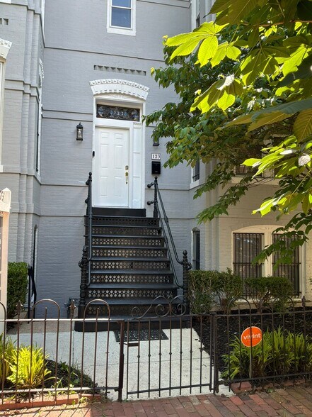 Building Photo - 123 7th St NE