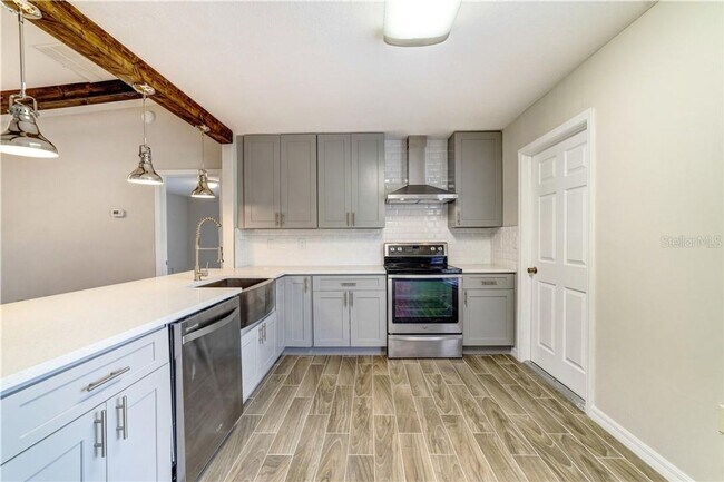 Building Photo - 612 Estrada Ln