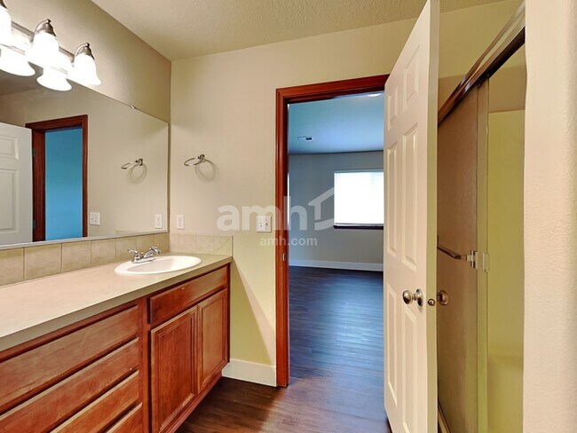 Building Photo - 1115 SE Rollins Ave