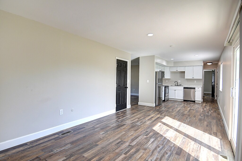 Building Photo - 2306 Southlea Dr