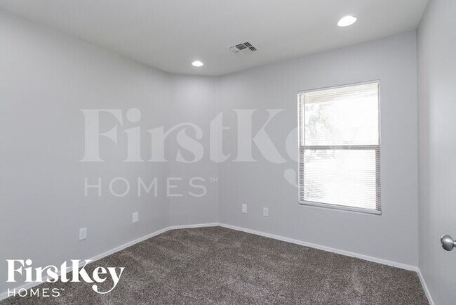 Building Photo - 1298 E Maddison St