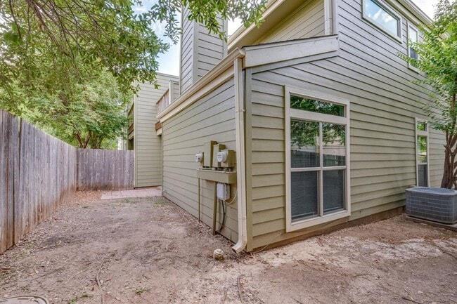 Building Photo - 8318 Greenslope Dr