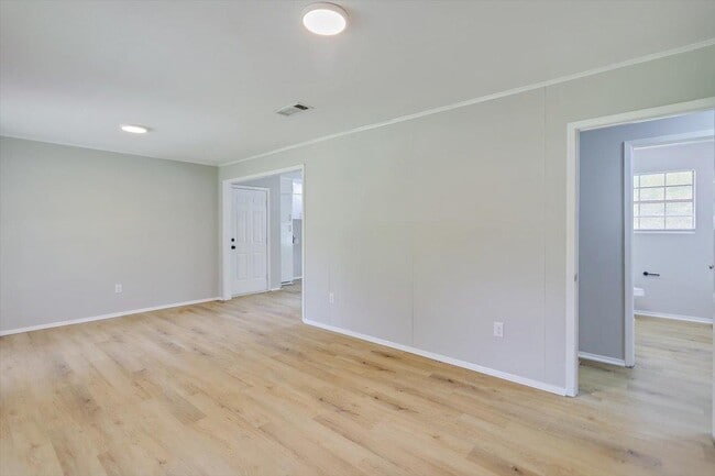 Building Photo - 642 Sweetgum St