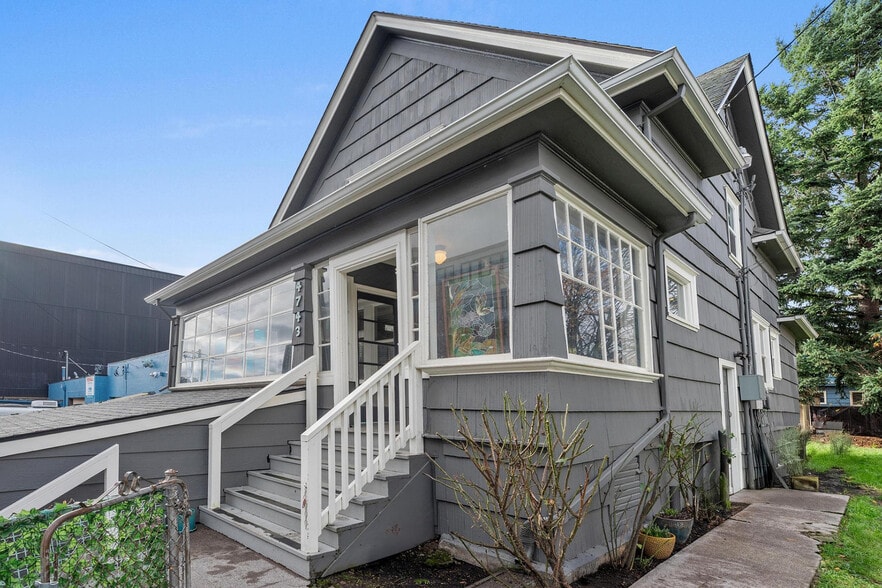 Building Photo - 4743 N Albina Ave