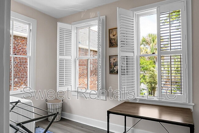 Building Photo - 6 Wentworth St