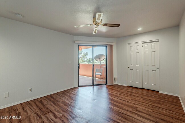 Building Photo - 4303 E Cactus Rd