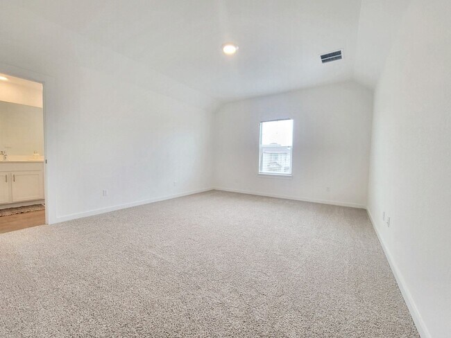 Building Photo - Spacious 4/BR 2.5/BA Retreat with Fenced Yard and Smart Features