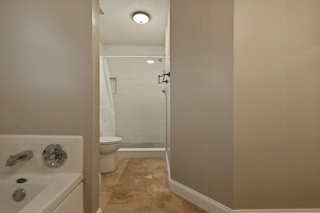 Building Photo - Upgraded 3 bedroom 2 bath home in Mentone