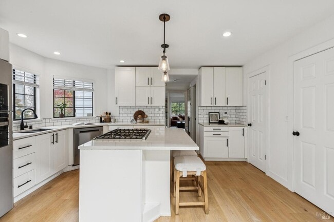 Building Photo - 93 Ashford Ave