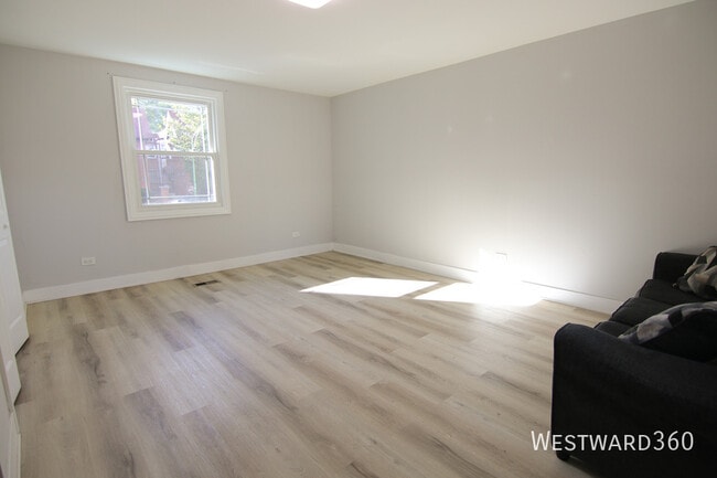 Building Photo - 7527 S Stewart Ave