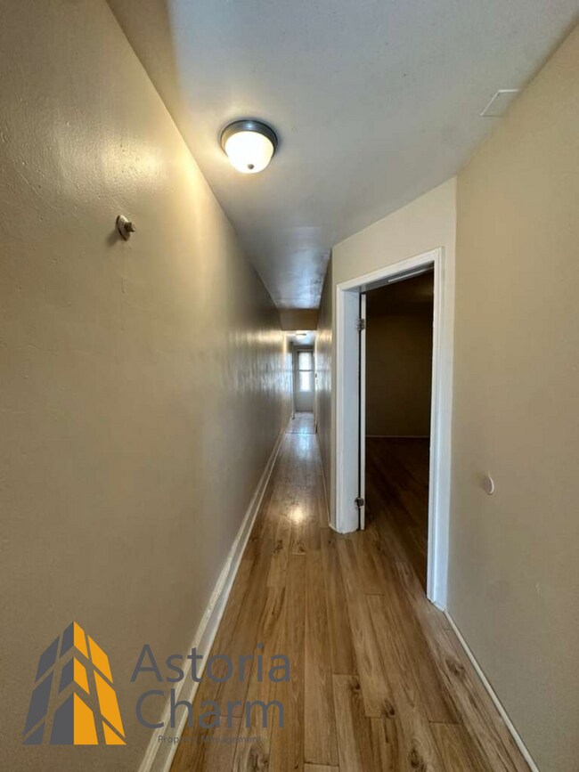 Building Photo - 910 Edmondson Ave