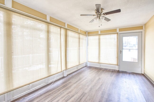 Building Photo - Inviting 3-bedroom, 1.5 bath home nestled in a peaceful and family friendly neighborhood