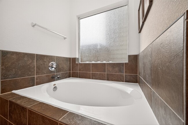 Building Photo - 6503 Wilshire Fern