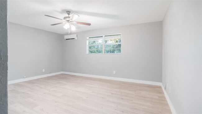 Building Photo - 626 SW 14th Ave