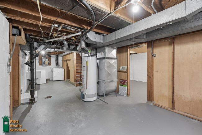 Building Photo - 4 Bedroom Home **Free August Rent with an ...