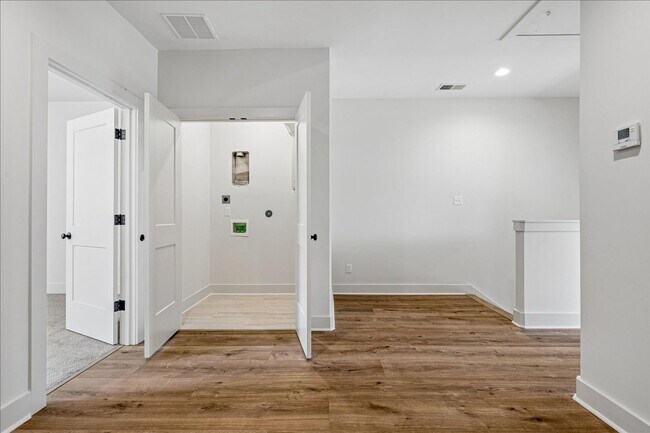 Building Photo - 5486 End Vlg
