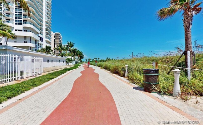 Building Photo - 6345 Collins Ave