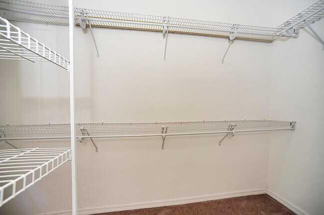 Building Photo - 4859 Chastain Dr