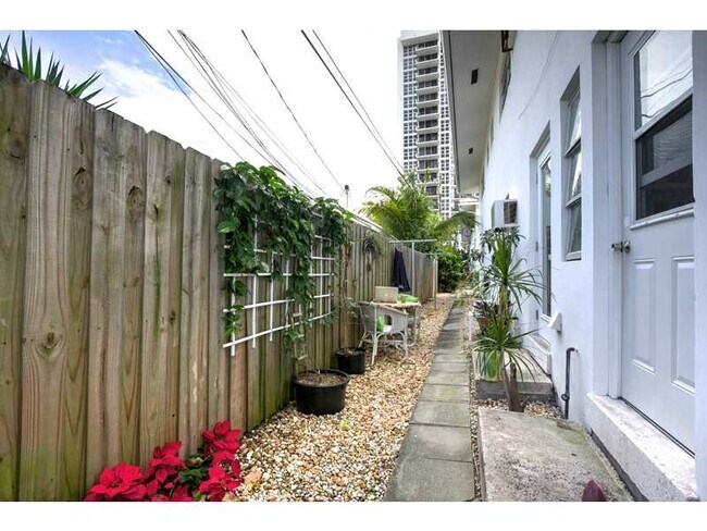 Building Photo - 3213 Colony Club Rd