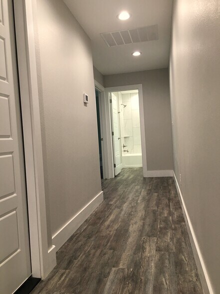 Building Photo - 709 W Woodard St