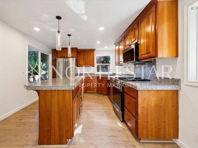 Building Photo - Lake Oswego Home for Lease – Fully Remodeled