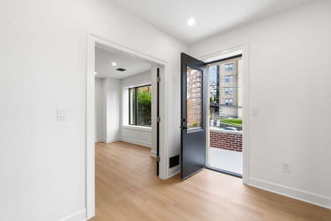 Building Photo - 685 JFK Blvd E