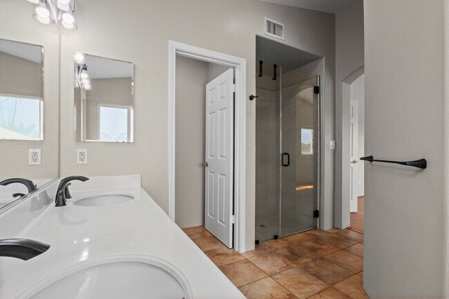 Building Photo - Spacious 4BD/3BA with Solar & Private Yard | Pet-Friendly Home in Ewa Beach