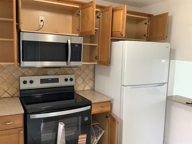 Building Photo - 8220 Sunrise Lakes Blvd