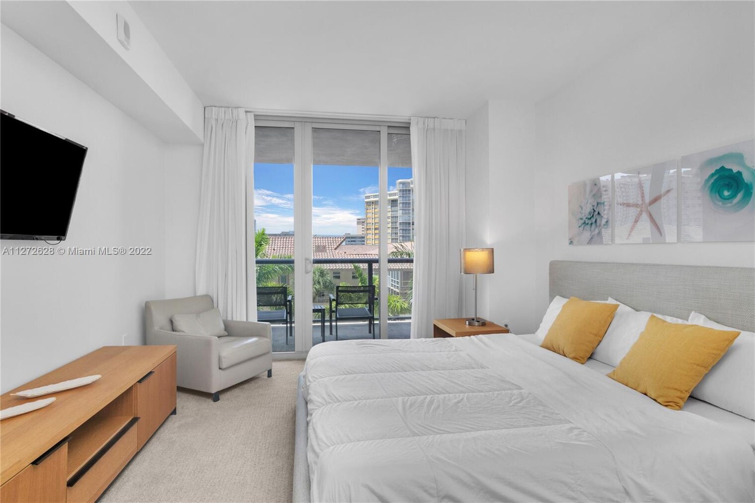 Building Photo - 2602 E Hallandale Beach Blvd