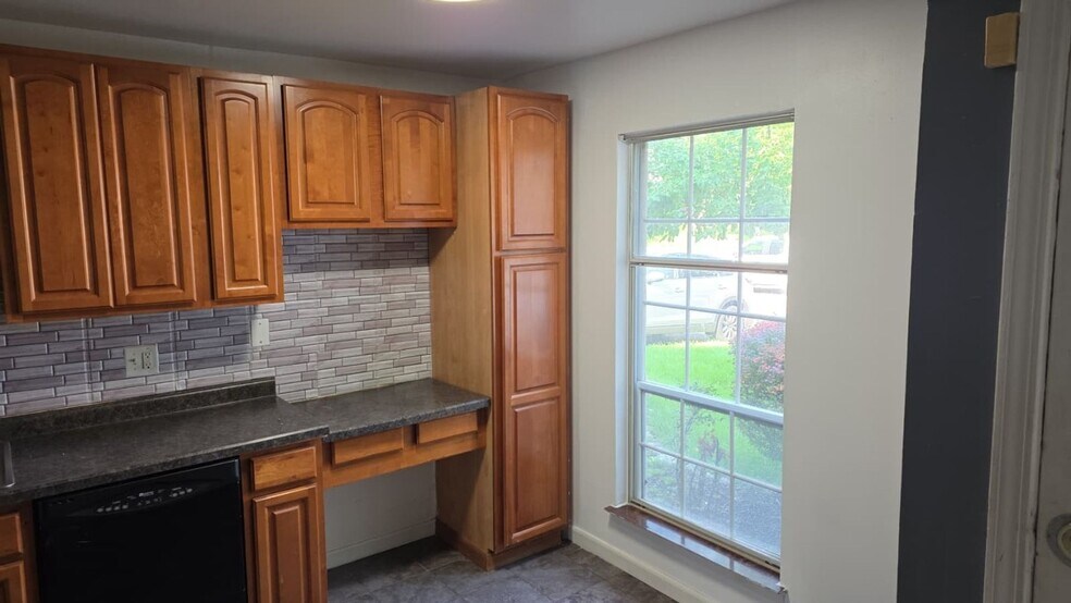 Building Photo - 505 Nebraska Cir