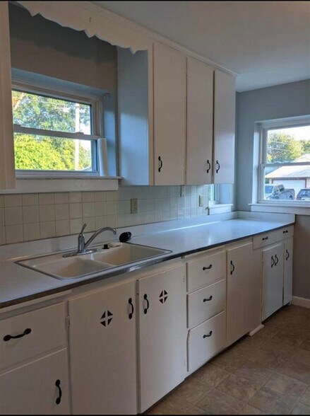 Kitchen - 519 Fitzhugh St