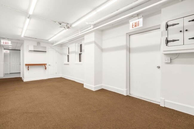 Building Photo - 532 W Fullerton Pkwy